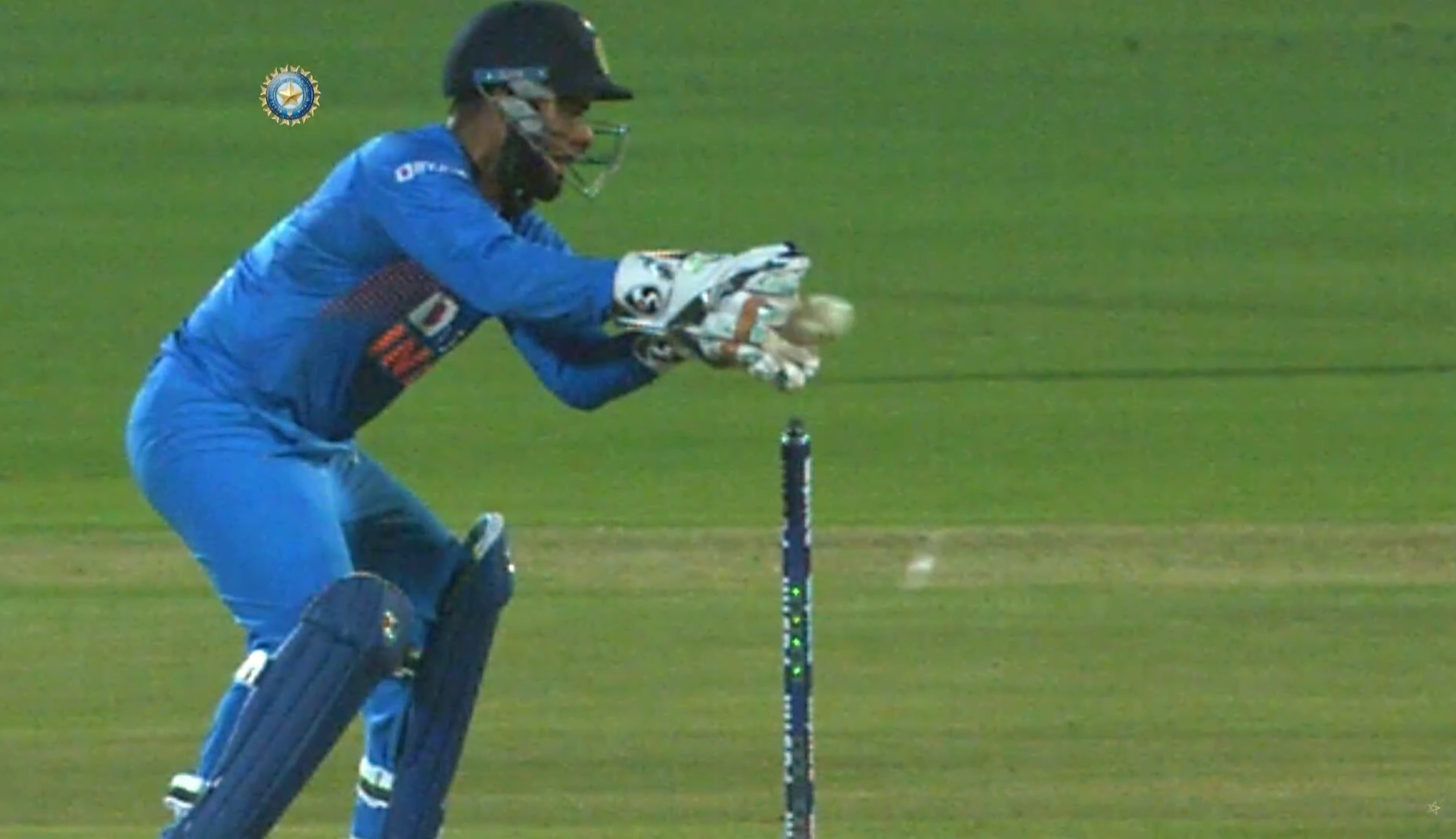 Rishabh Pant vs Bangladesh misses the stumping chance
