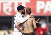 Watch Video | Fan invaded the security to meet Virat Kohli Virat Kohli fan invades security in 3rd test against Bangladesh at Indore