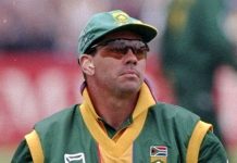 When in 1999, Sachin Tendulkar and Sourav Ganguly caught Hansie Cronje using earphone on field Hansie Cronje Earphone incident