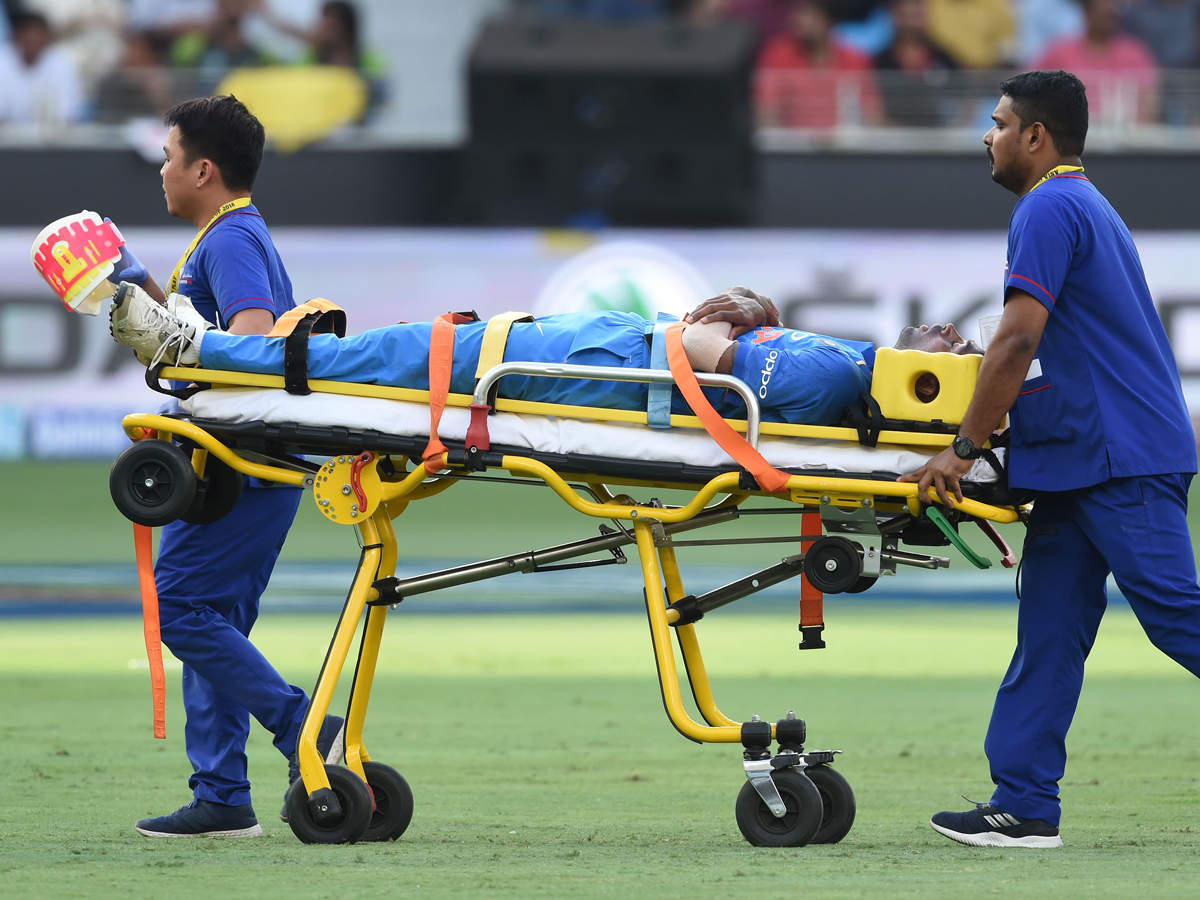 Hardik Pandya on stretcher after injury in Asia Cup 2018
