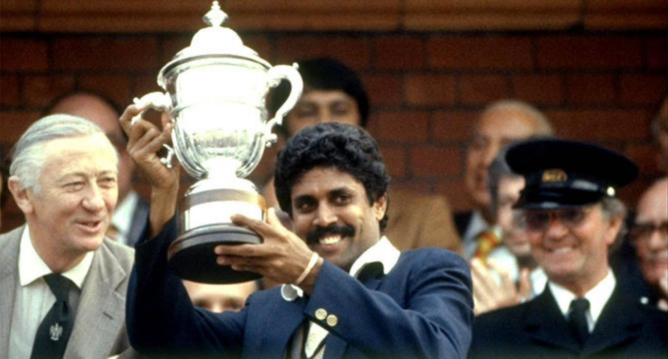 Kapil Dev lifting World Cup 1983, India 1983 World Cup